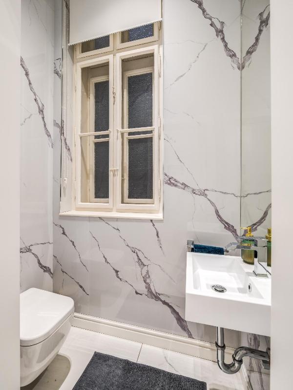 Eye of Budapest Luxury Apartment - image 14