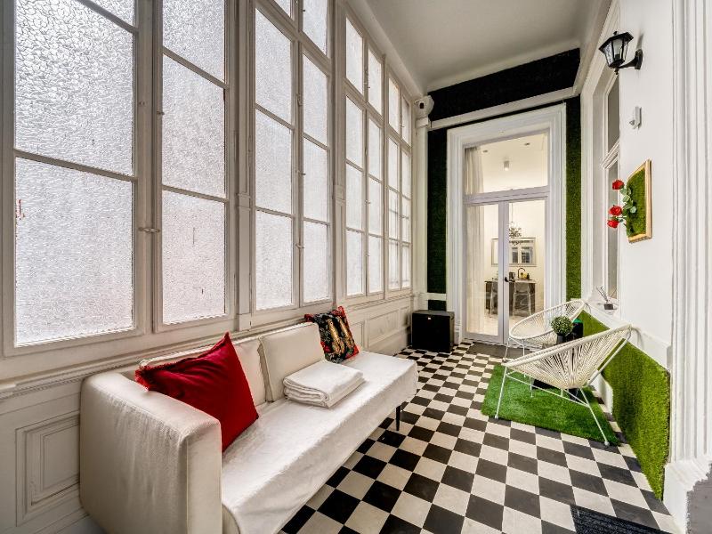 Eye of Budapest Luxury Apartment - image 16