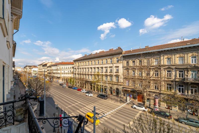 Eye of Budapest Luxury Apartment - image 15