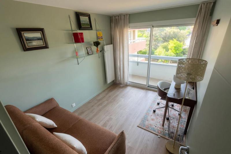 Architect renovated apt parking & 2 balconies - image 8