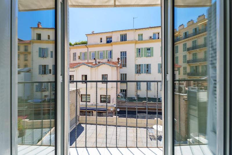 Nice Renting - 5FRANCE - Suite Luxe & Confort Bord de Mer Massena - image 9