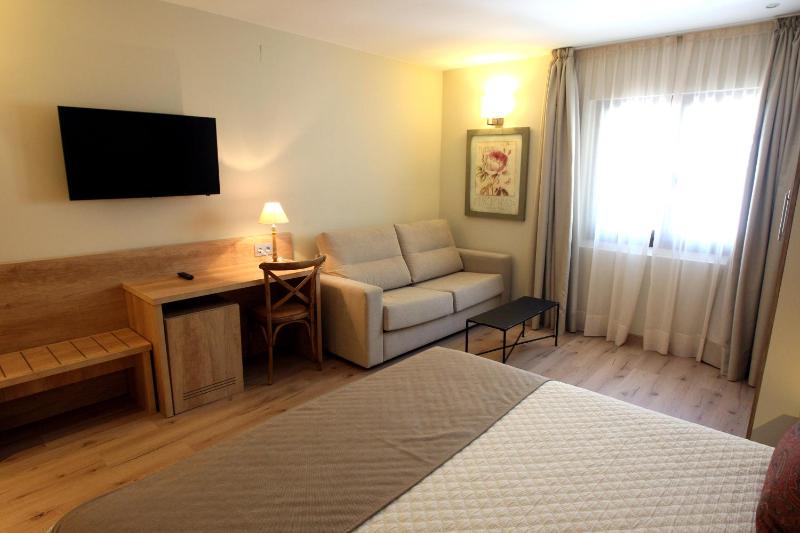 Quadruple Room image 4