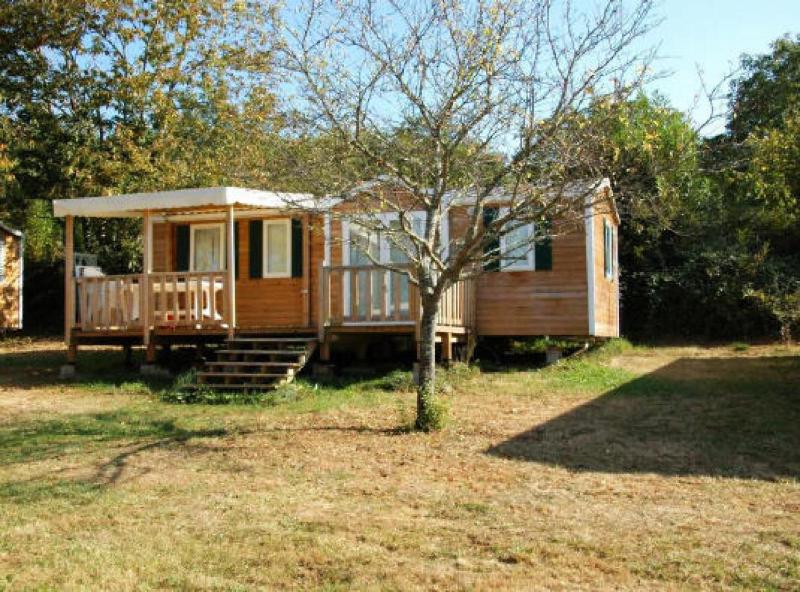Comfort Three-Bedroom Bungalow ( 6 Adults) image 1