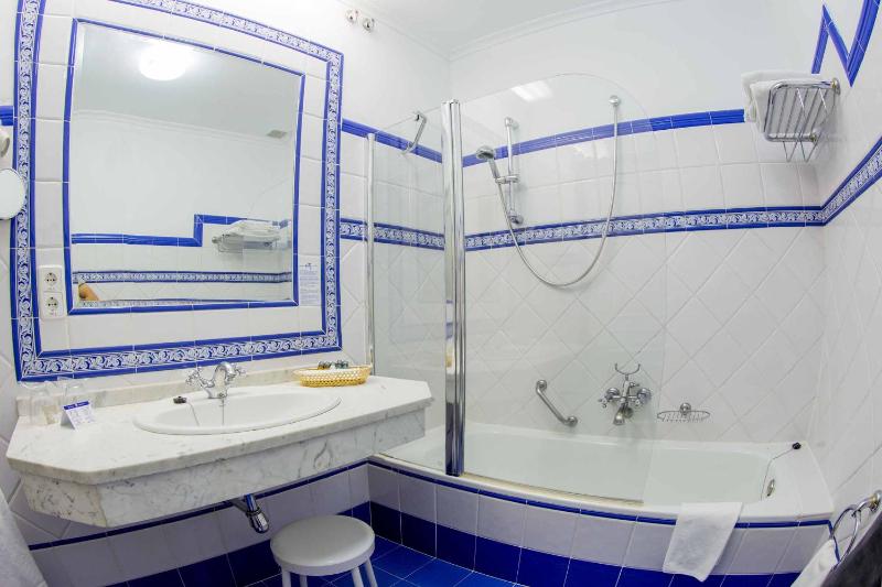 Standard Triple Room (2 Adults+ 1 child) image 3