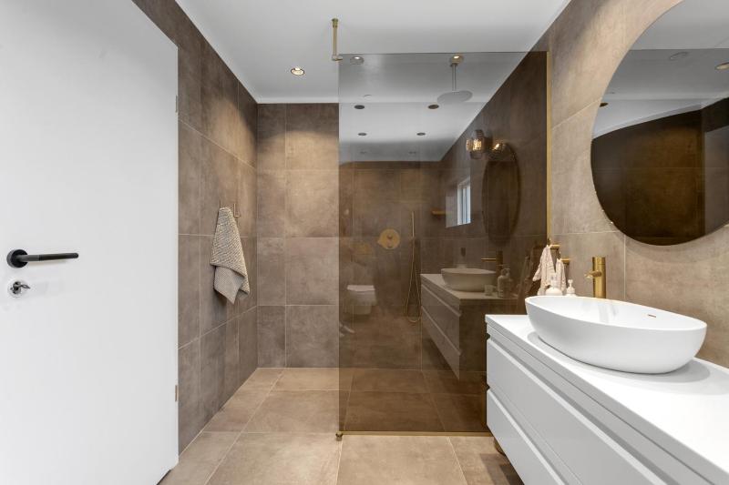 A modern and stylish furnished house in Reykjavík - image 6
