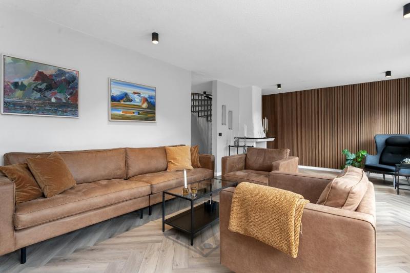 A modern and stylish furnished house in Reykjavík - image 2