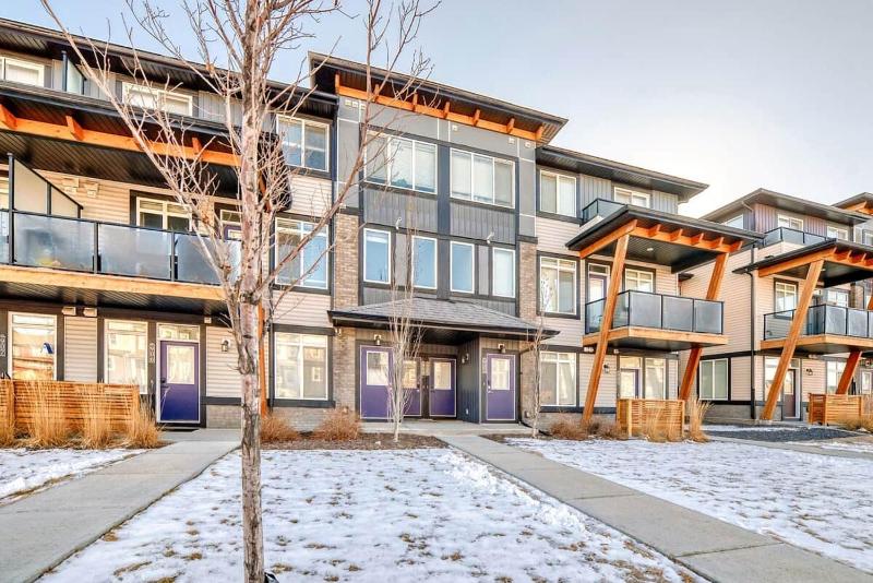 Double Garage | Stunning Home | Balcony - image 15
