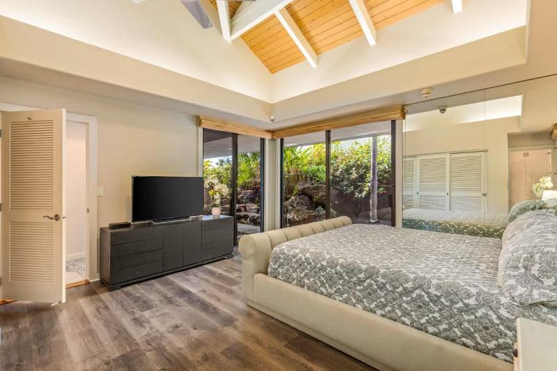 Waterfall House - Hawaii - image 12