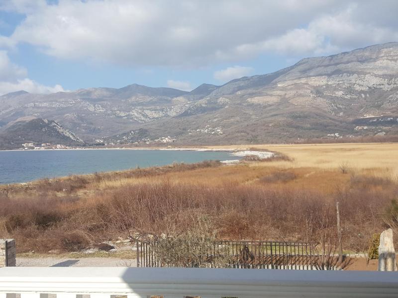 Studio Apartment with Sea View image 3