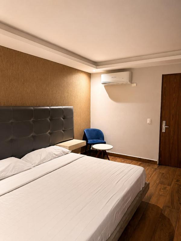 Hotel 202 - image 18