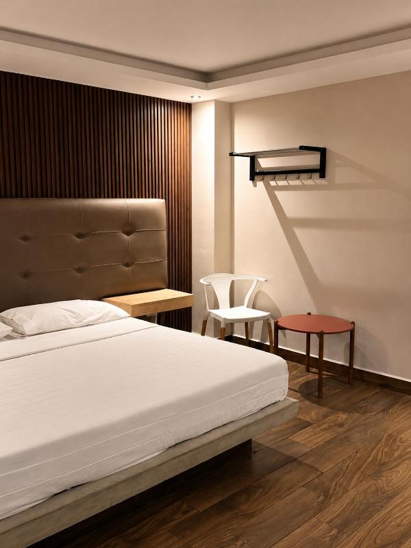 Hotel 202 - image 6