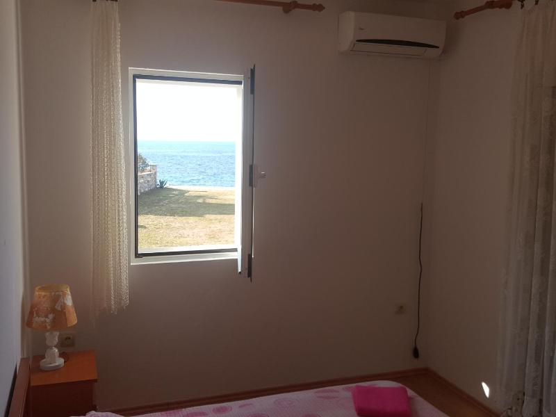 Studio Apartment with Sea View image 4