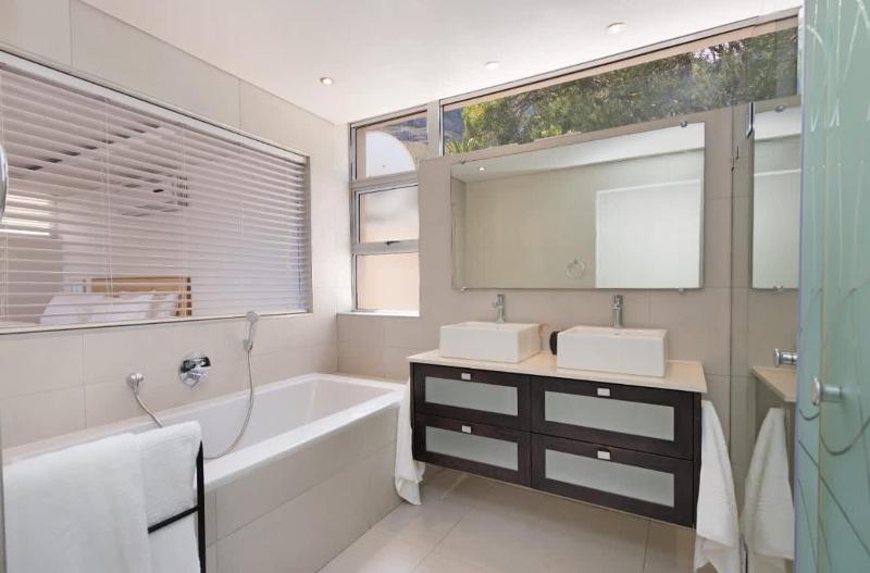 Camps Bay Grace - Family Villa Pool Ocean views - image 13