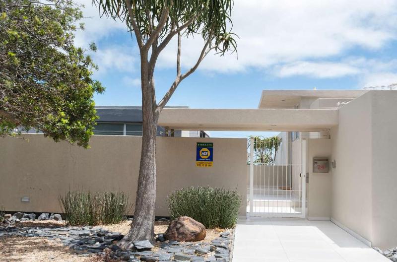 Camps Bay Grace - Family Villa Pool Ocean views - image 8