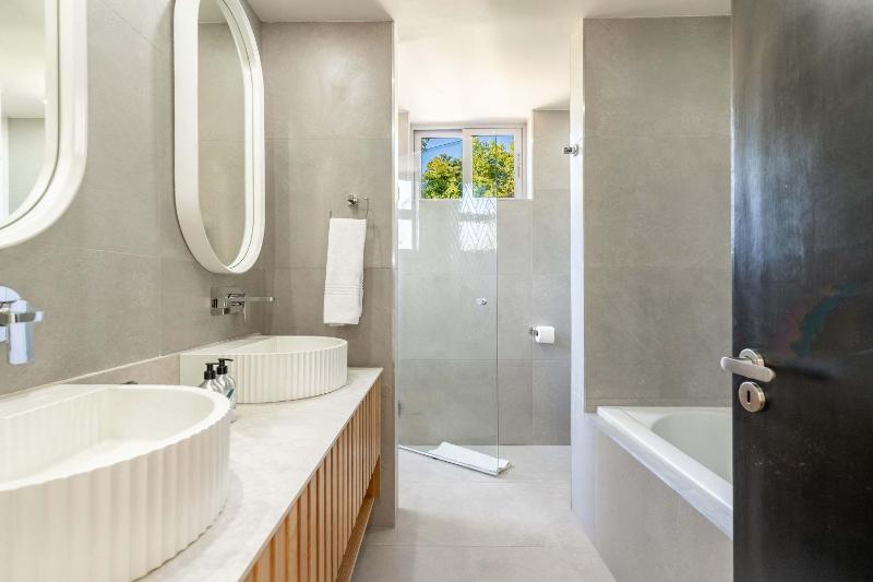 Ravensteyn Villa - Lux villa with Sea Views & Pool - image 2