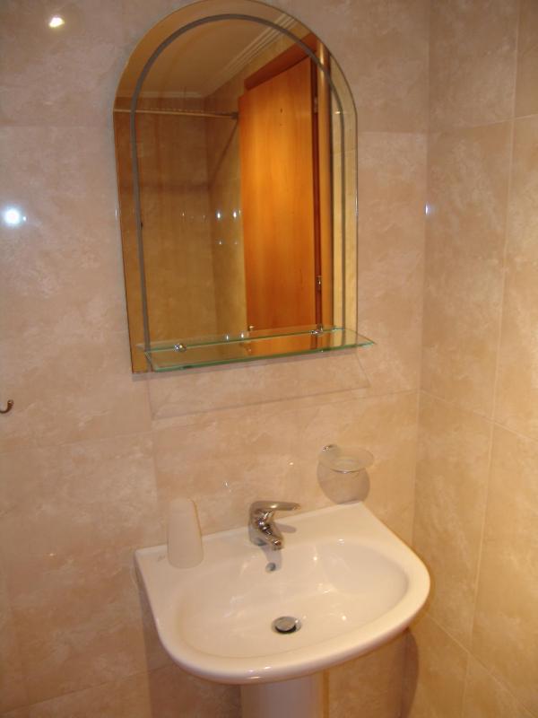 Double or Twin Room image 3