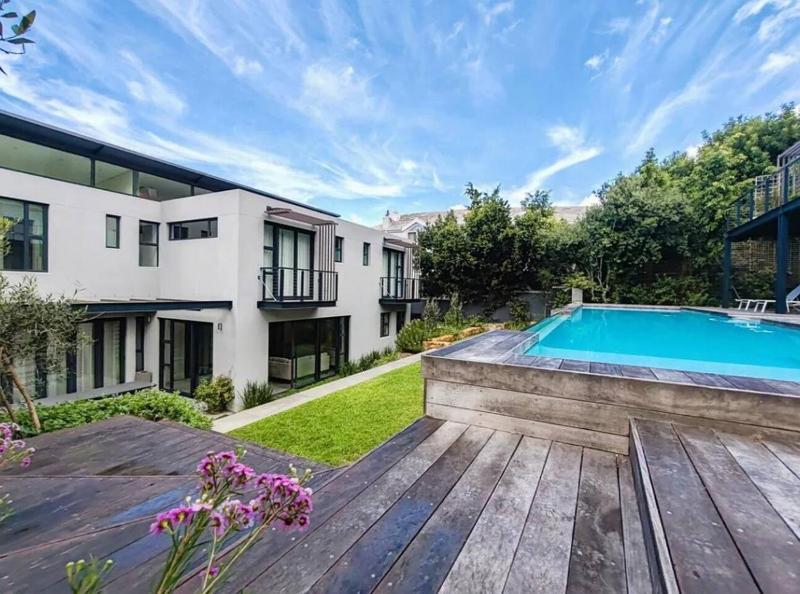 Luxurious Coastal Masterpiece House - image 6