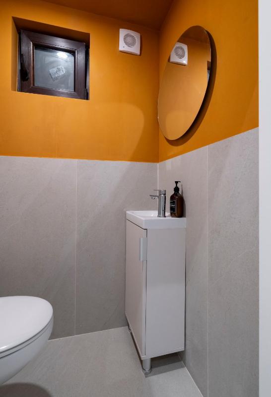Designer 4BR Retreat - Chic & Central - Steps to Old Town - image 12