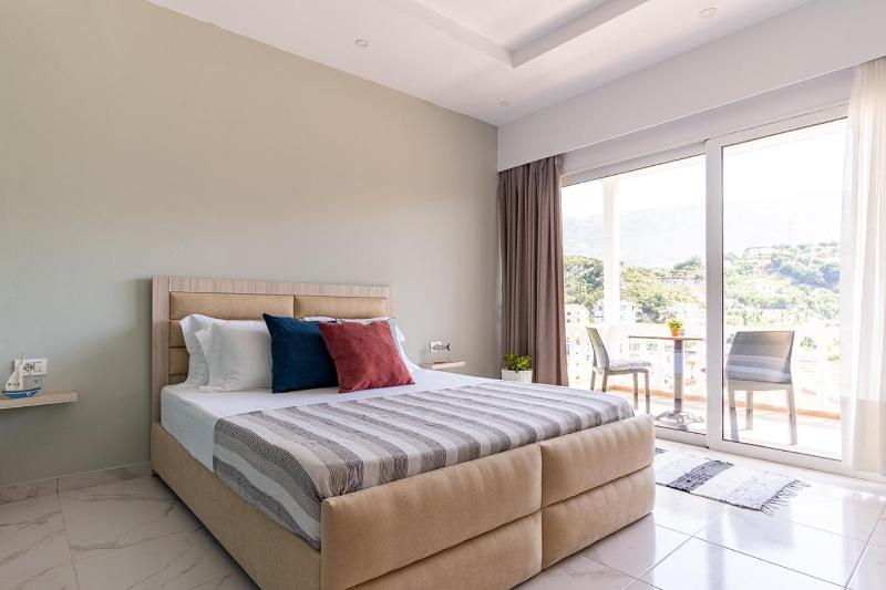 Luxury Room 1 - Pool Parking & Outdoor Spaces - image 2