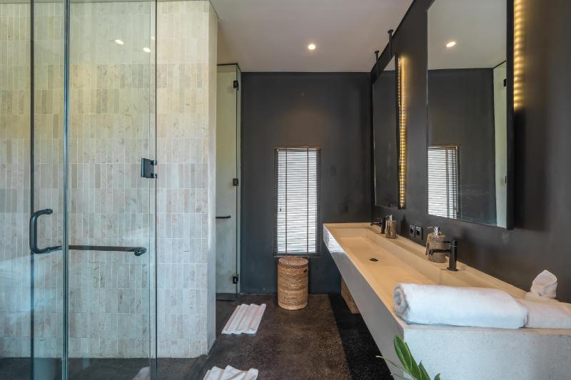 Bold x Gold - Unreal 3BR Uluwatu Villa - image 6
