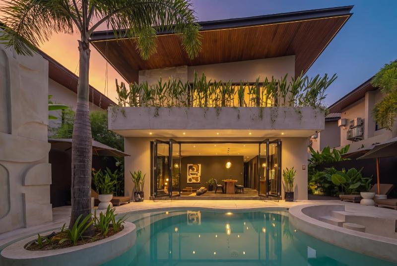 Bold x Gold - Unreal 3BR Uluwatu Villa - image 1