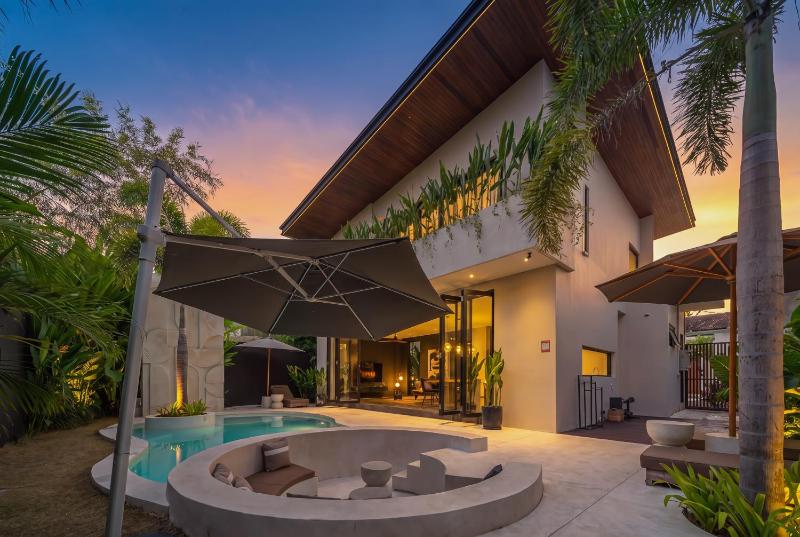 Bold x Gold - Unreal 3BR Uluwatu Villa - image 12