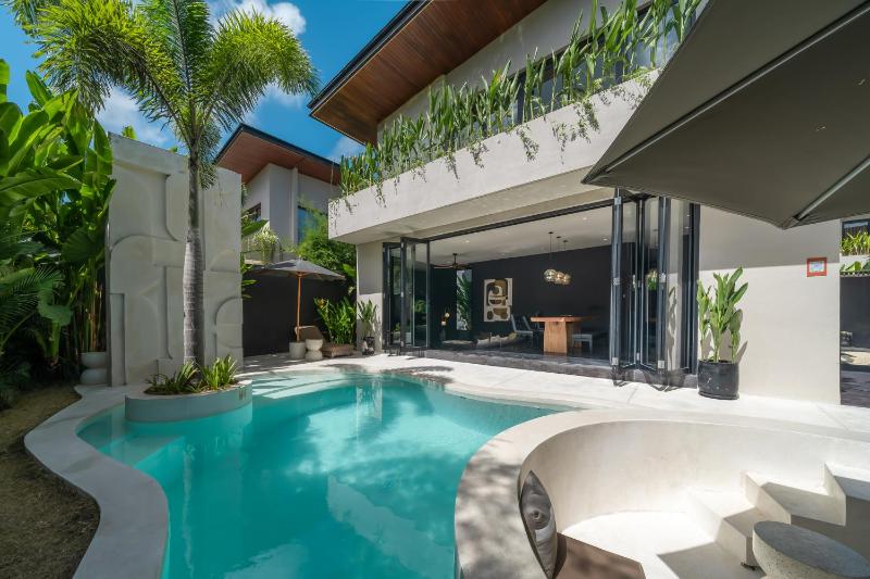 Bold x Gold - Unreal 3BR Uluwatu Villa - image 7