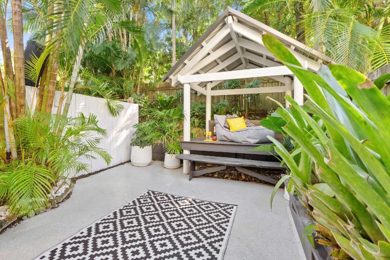 Yarraga Tropical Escape with Pool & Private Rooftop - image 2