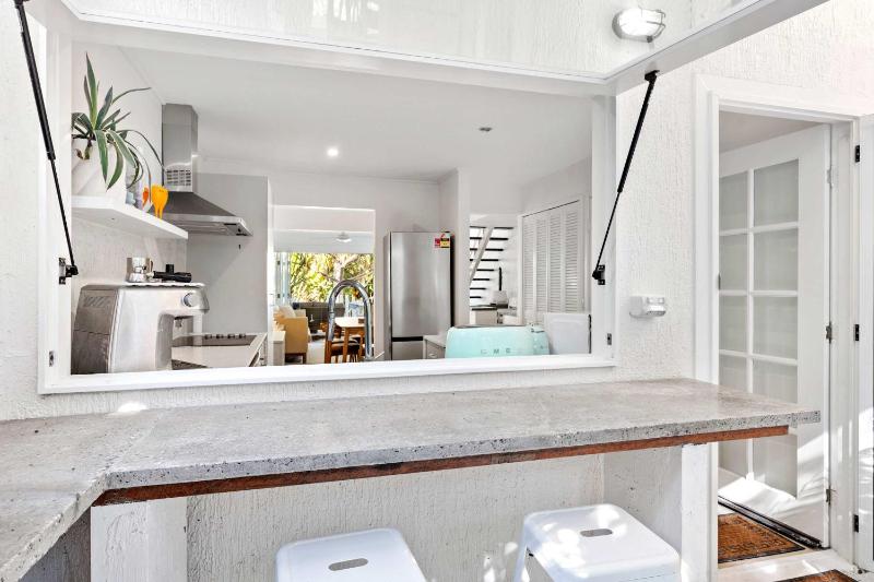 Yarraga Tropical Escape with Pool & Private Rooftop - image 14