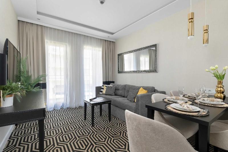 Stylowy Apartament z Balkonem Przy Promenadzie by Noclegi Renters - image 2