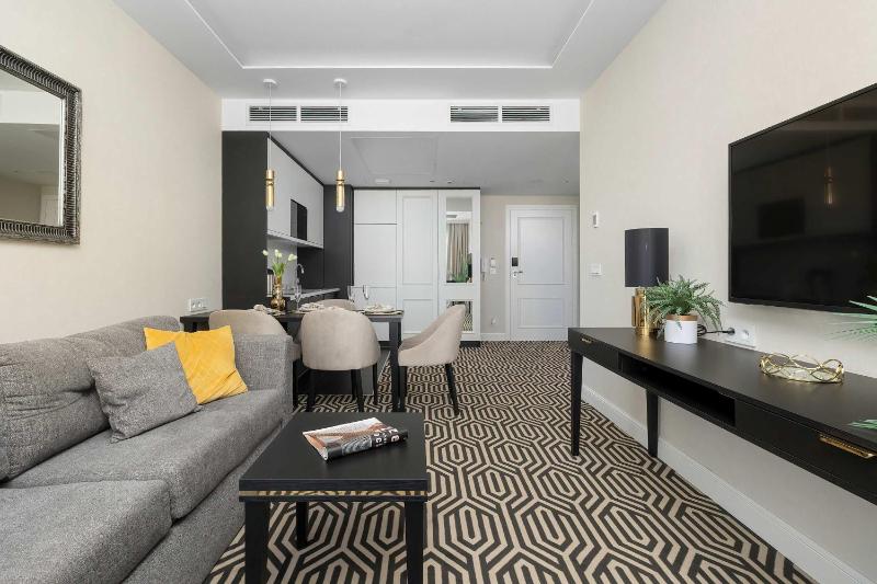 Stylowy Apartament z Balkonem Przy Promenadzie by Noclegi Renters - image 4