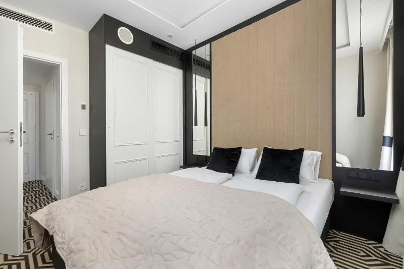 Stylowy Apartament z Balkonem Przy Promenadzie by Noclegi Renters - image 10