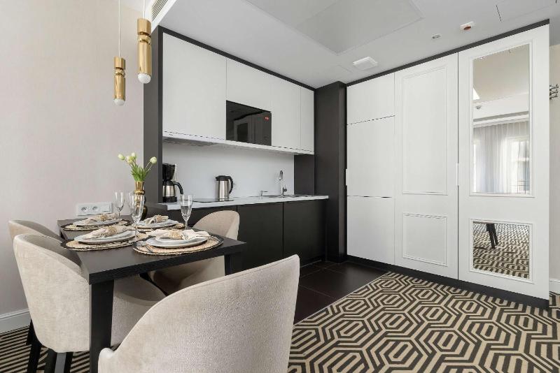 Stylowy Apartament z Balkonem Przy Promenadzie by Noclegi Renters - image 16