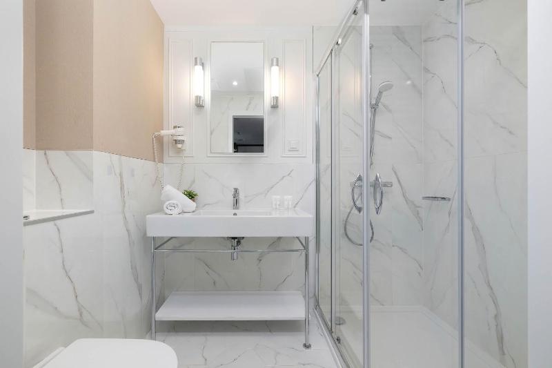 Stylowy Apartament z Balkonem Przy Promenadzie by Noclegi Renters - image 28