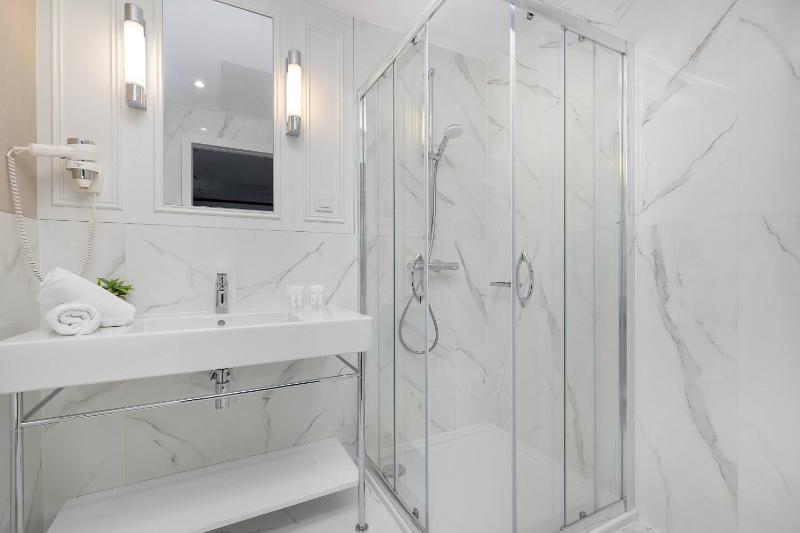 Stylowy Apartament z Balkonem Przy Promenadzie by Noclegi Renters - image 18