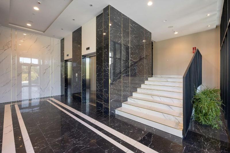 Stylowy Apartament z Balkonem Przy Promenadzie by Noclegi Renters - image 17
