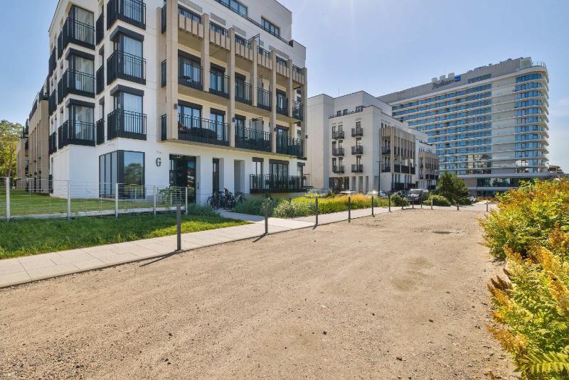 Stylowy Apartament z Balkonem Przy Promenadzie by Noclegi Renters - image 26