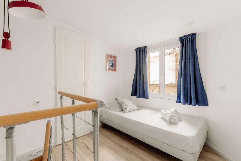 2P duplex studio in the heart of Lyon - image 14