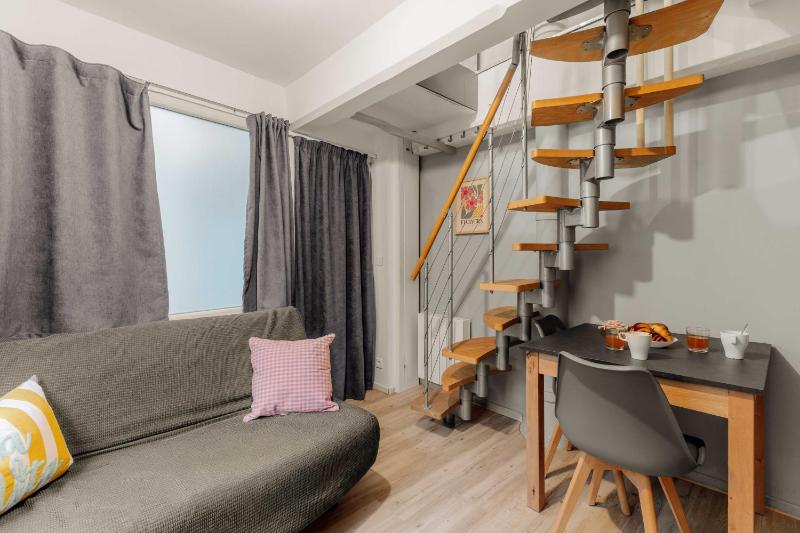 2P duplex studio in the heart of Lyon - image 7