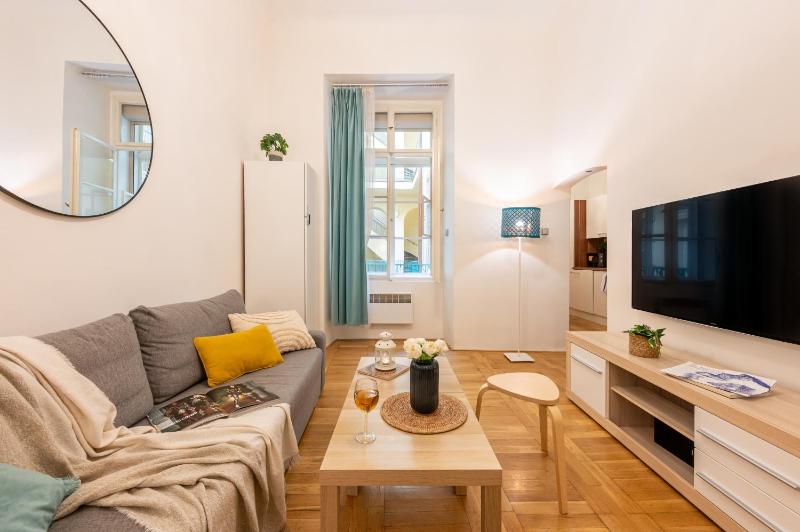 Prague Days - Studio in the Heart of Prague near Astronomical Clock - image 1