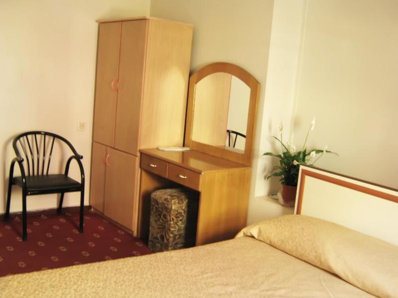 Triple Room (3 Adults) image 2