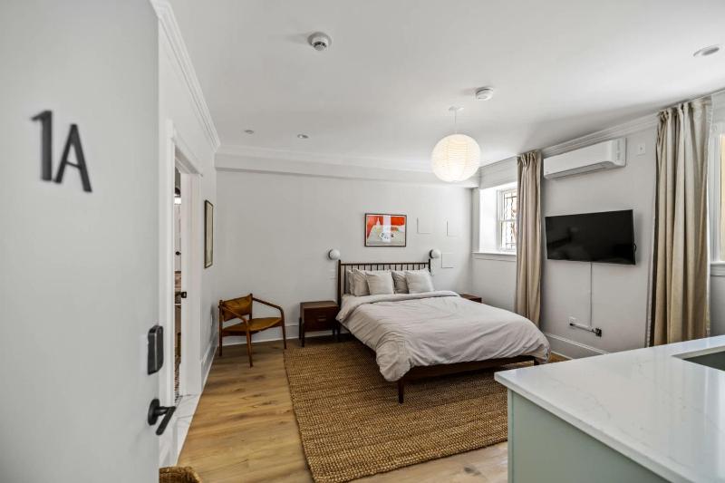 Suite 1A at Maison Dupont a Dupont Circle Inn - image 1