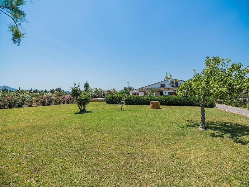 Secluded Country Villa with Pool - image 12