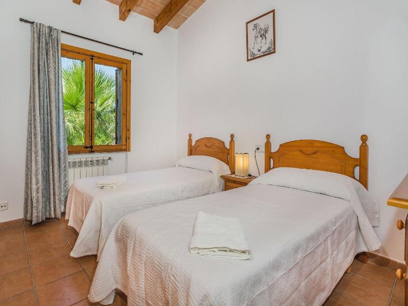 Rustic Majorcan Country House with Pool - image 18