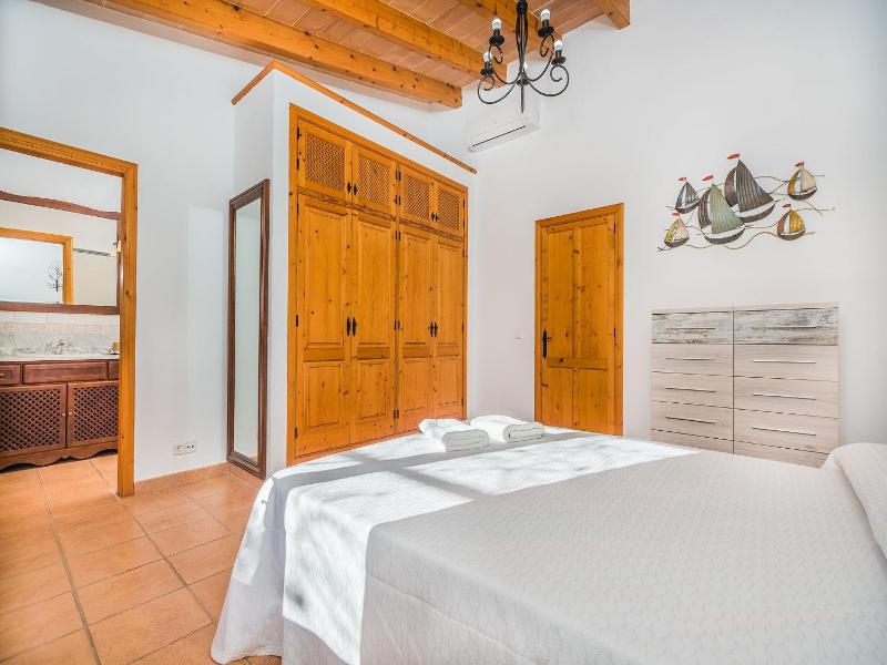 Rustic Majorcan Country House with Pool - image 26