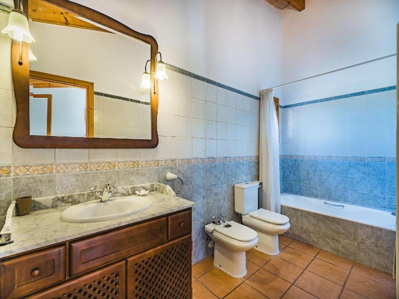Rustic Majorcan Country House with Pool - image 21