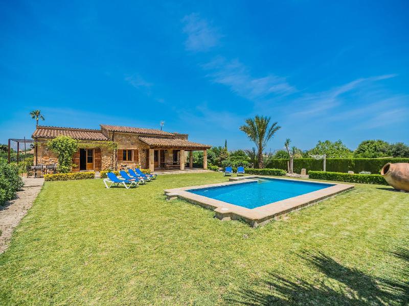 Rustic Majorcan Country House with Pool - image 4