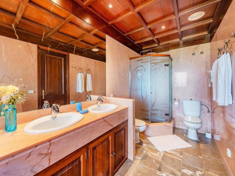 5-Bed Villa Two Pools Puerto Pollença - image 3