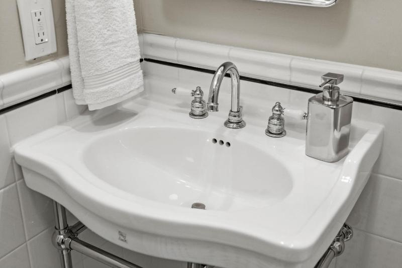 Suite 2B at Maison Dupont a Dupont Circle Inn - image 16