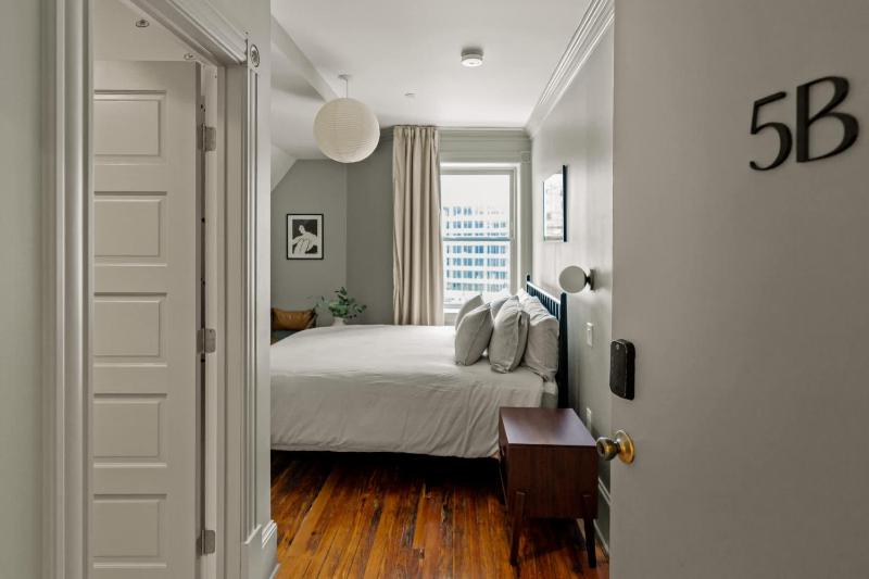 Suite 5B at Maison Dupont a Dupont Circle Inn - image 1